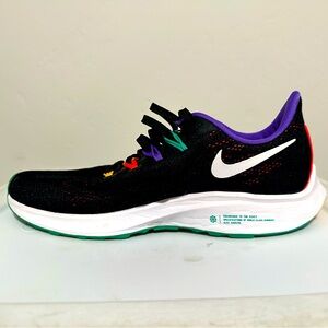 Nike zoom running shoes.   Barely worn.